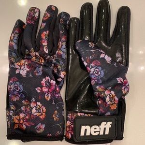 BNWOT Women’s Neff snowboard gloves